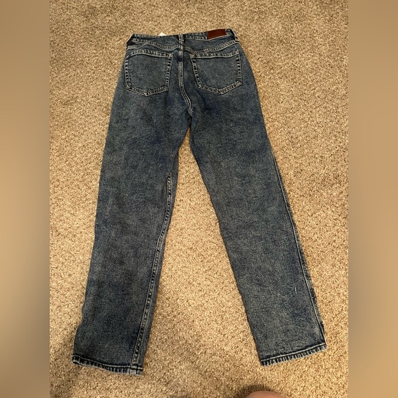 Hollister Ultra high rise mom jeans - Picture 2 of 3